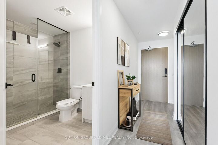 Property Photo:  2369 Danforth Avenue E 607  ON M4C 0B1 