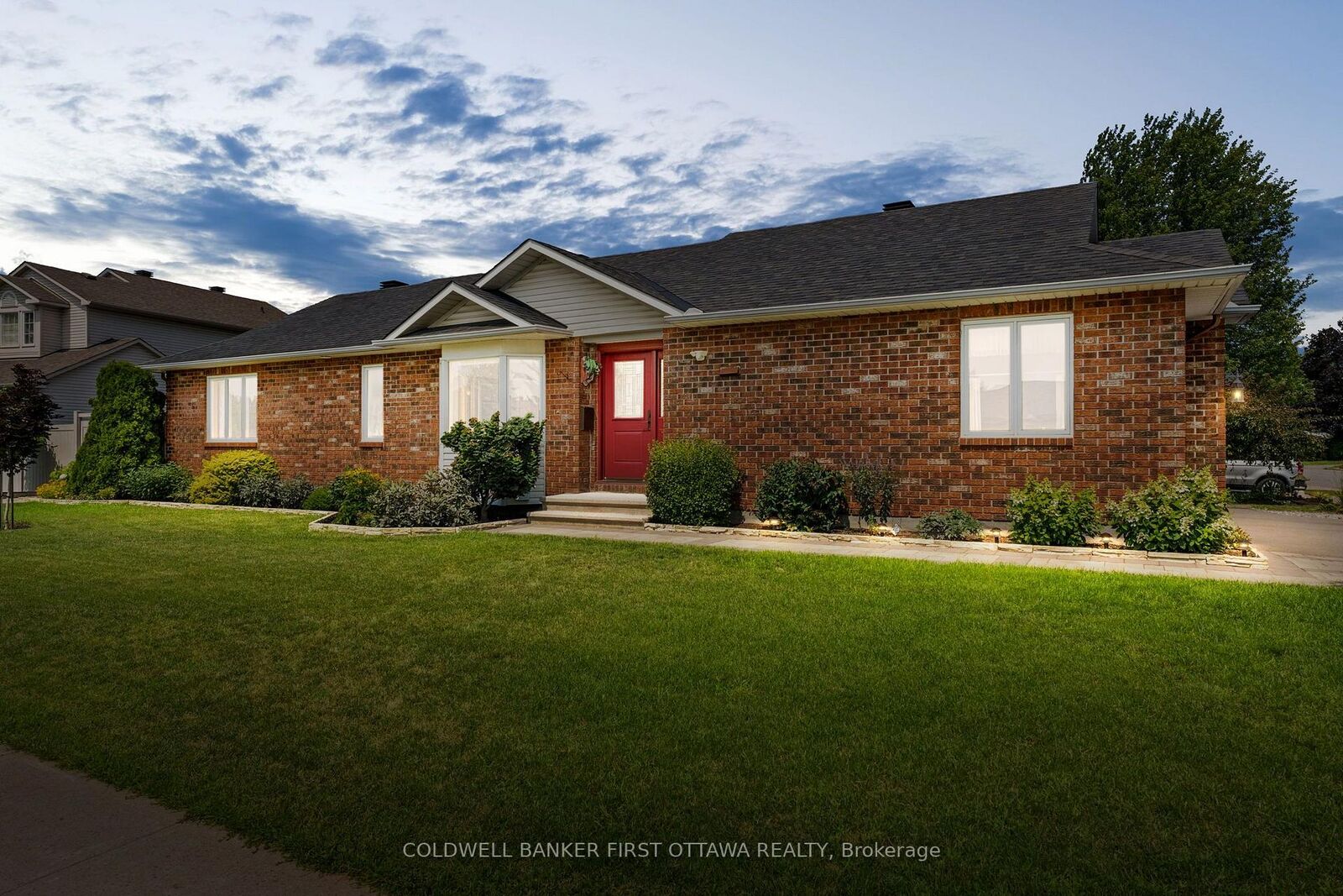 Property Photo:  1170 Ambercrest Street  ON K1J 1B2 