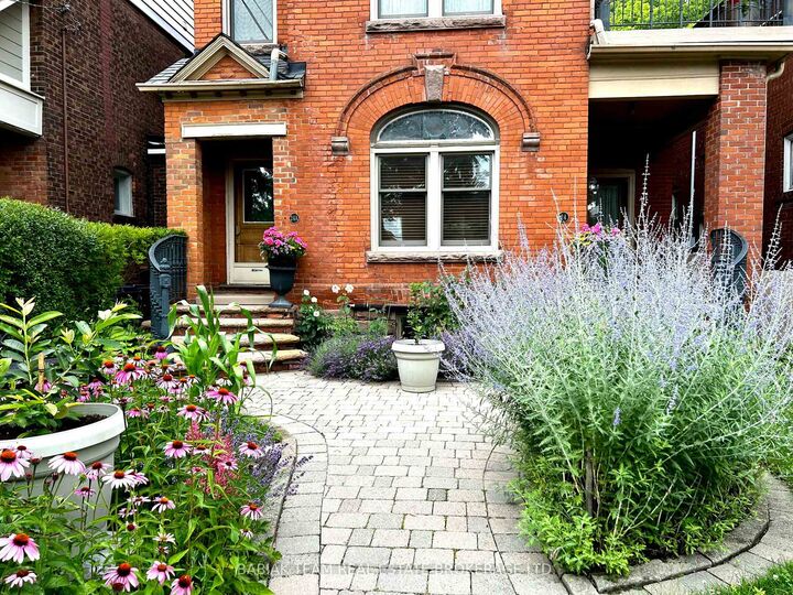 Property Photo:  24A Woodside Avenue Unit 3  ON M6P 1L7 