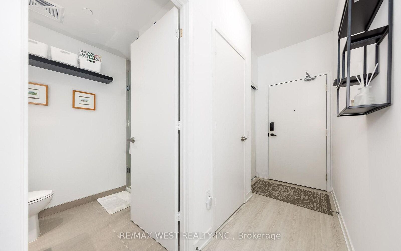 Property Photo:  3883 Quartz Road 621  ON L5B 0M4 