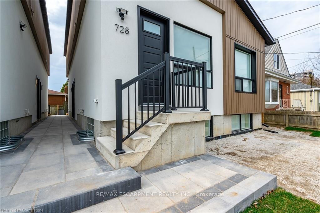Property Photo:  728 Eleventh Avenue A  ON L8T 2K8 