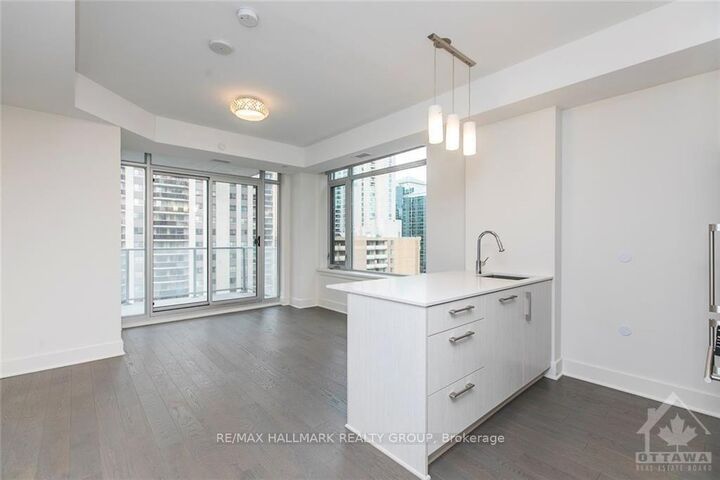 Property Photo:  255 Bay Street 905  ON K1R 0C5 