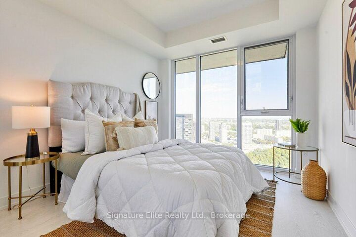 Property Photo:  30 Inn On The Park 4207  ON M3C 0P7 