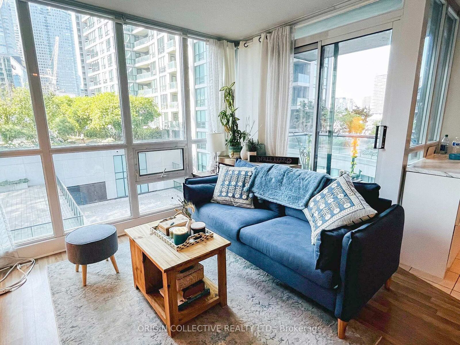 Property Photo:  12 Yonge Street 602  ON M5E 1Z9 