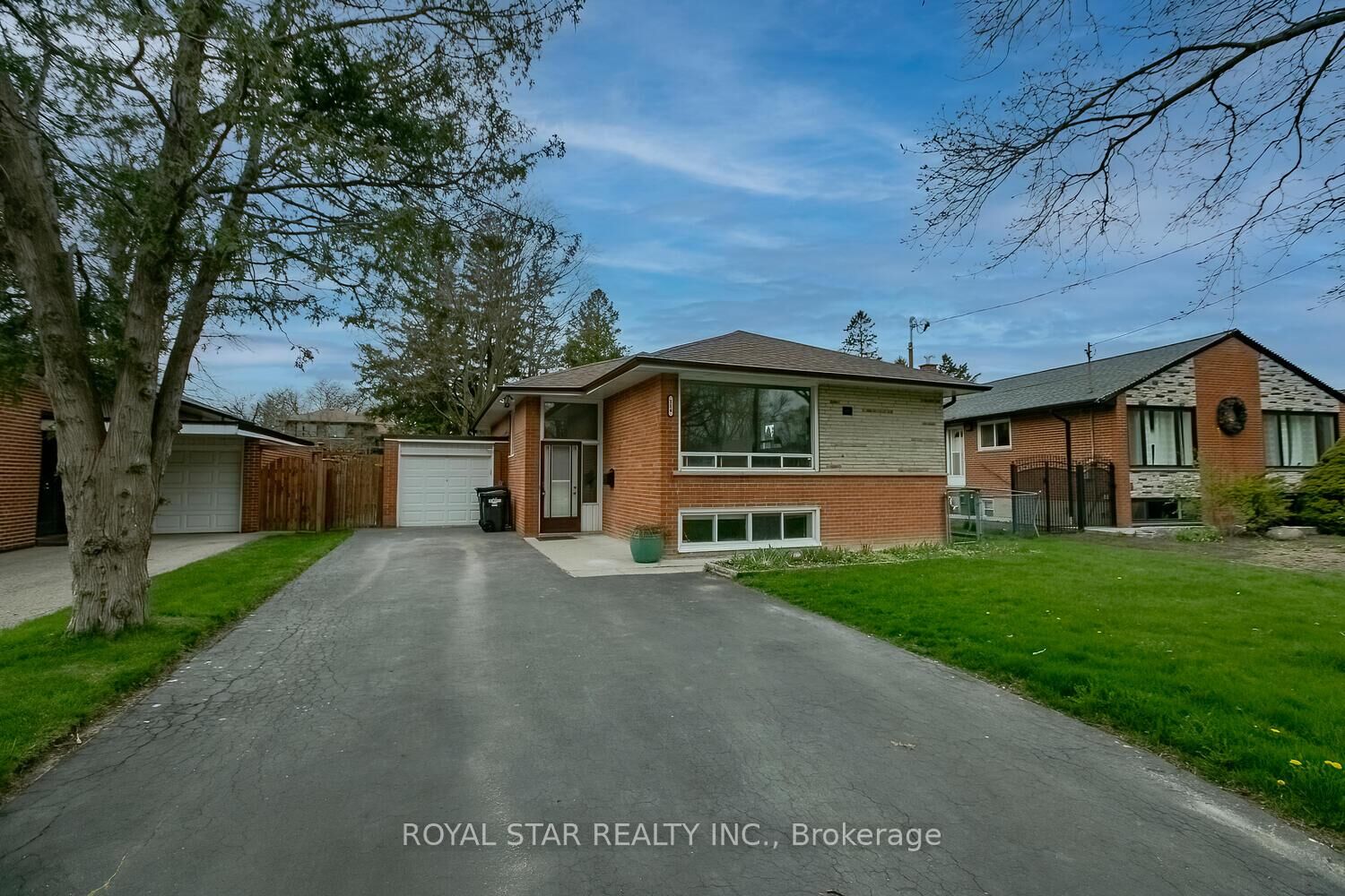 Property Photo:  114 Wincott Drive Upper  ON M9P 2P6 