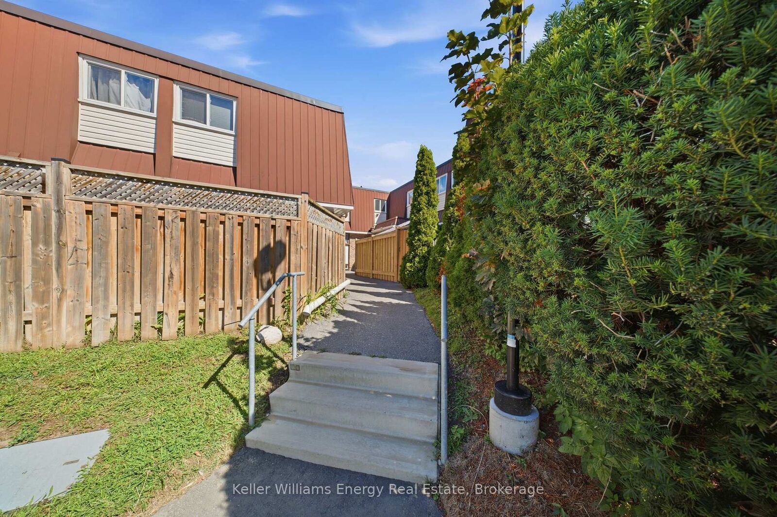 Property Photo:  1333 Mary Street N 58  ON L1G 6Z3 