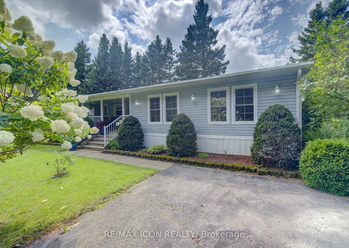 Property Photo:  30 Grand Vista Crescent  ON N0G 2L0 