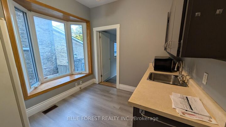 Property Photo:  867 Queens Avenue  ON N5W 3H7 