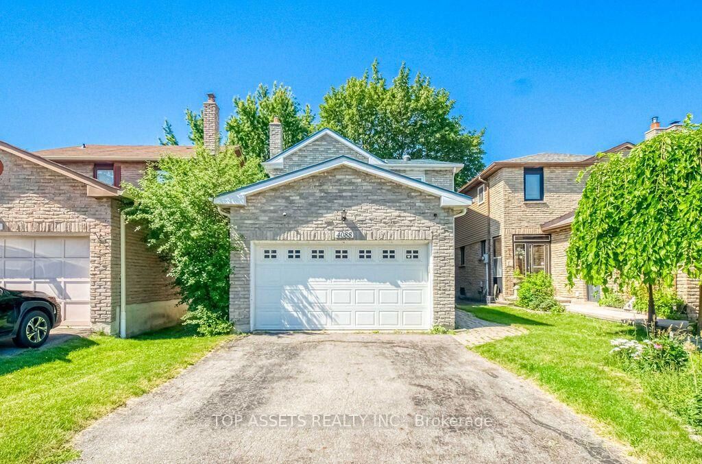 Property Photo:  4088 Uxbridge Lane  ON L4W 3N3 