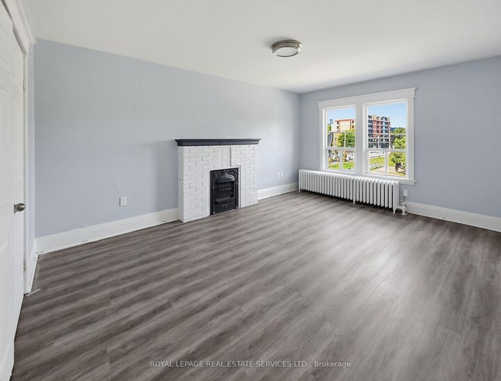 Property Photo:  8 Ottawa Street N 8  ON L8H 3Y7 