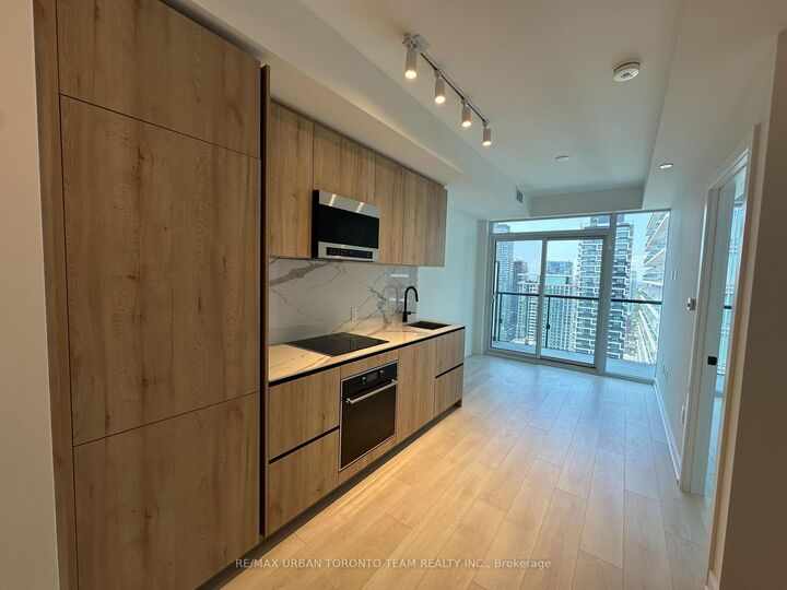 Property Photo:  127 Broadway Avenue 3304  ON M4P 1V4 