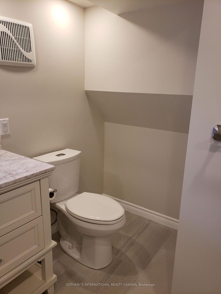 Property Photo:  6 Bell Royal Court Lower  ON M9A 4G6 