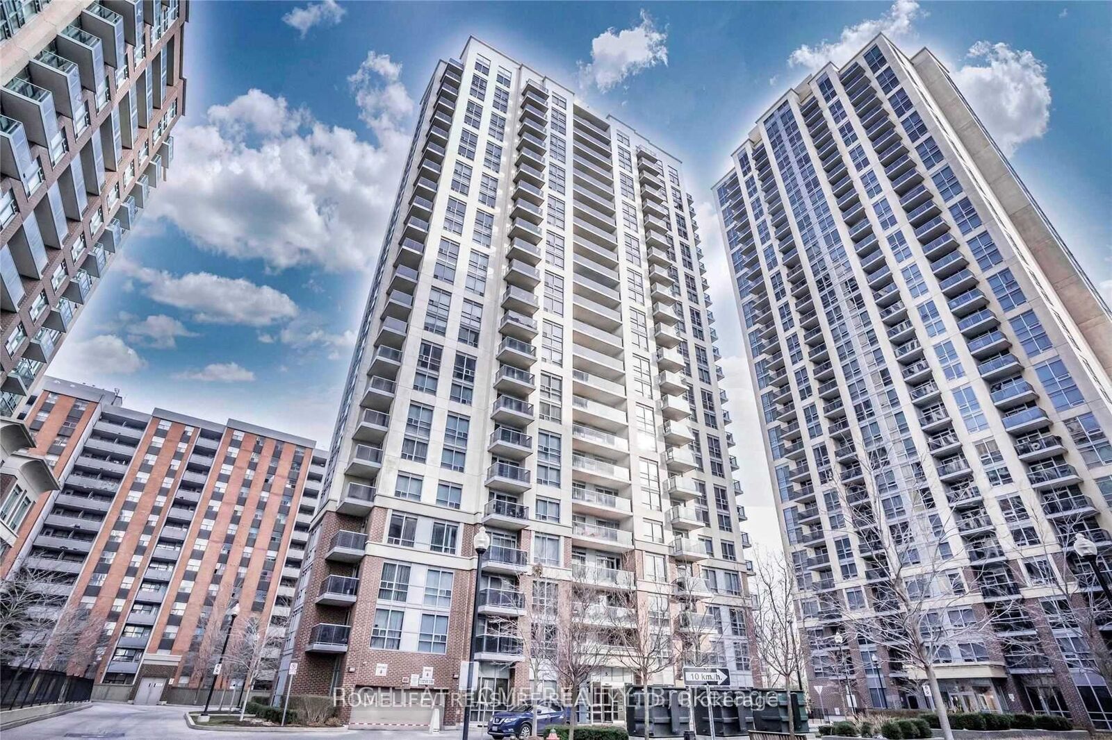 Property Photo:  5 Michael Power Place 905  ON M9A 0A3 