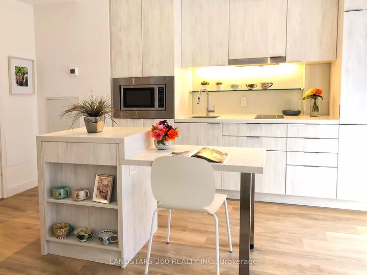 Property Photo:  215 Queen Street W 1112  ON M5V 0P5 