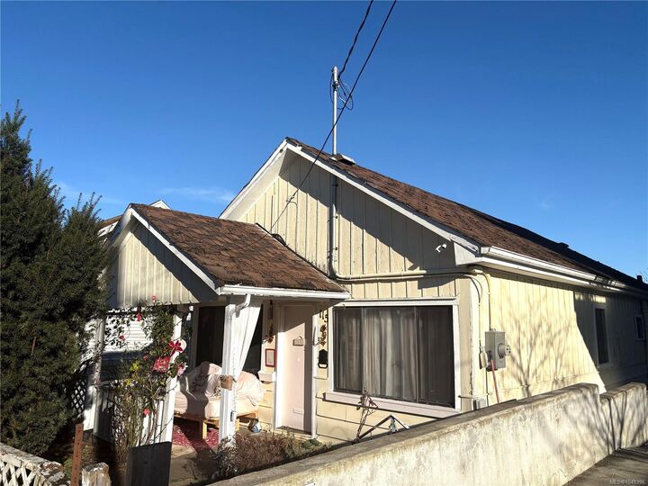 Property Photo:  115 Haliburton St  BC V9R 4V9 