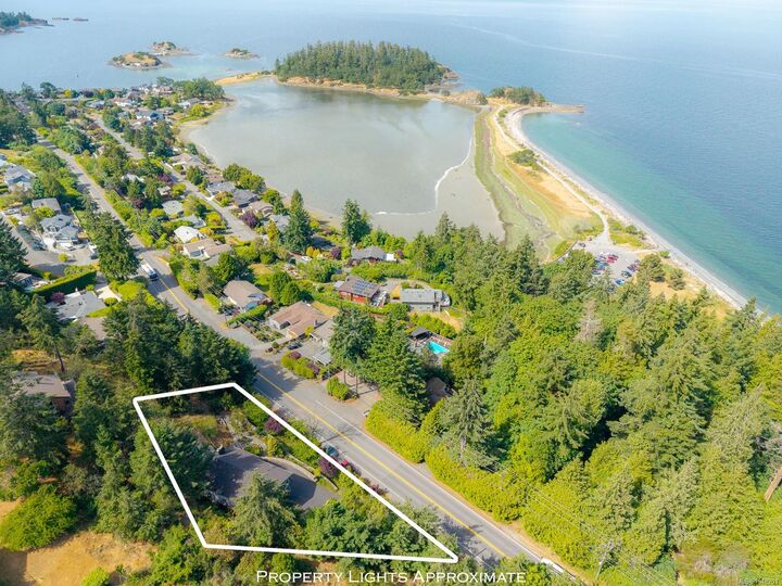 Property Photo: 3583 Hammond Bay Rd BC V9T 1E8