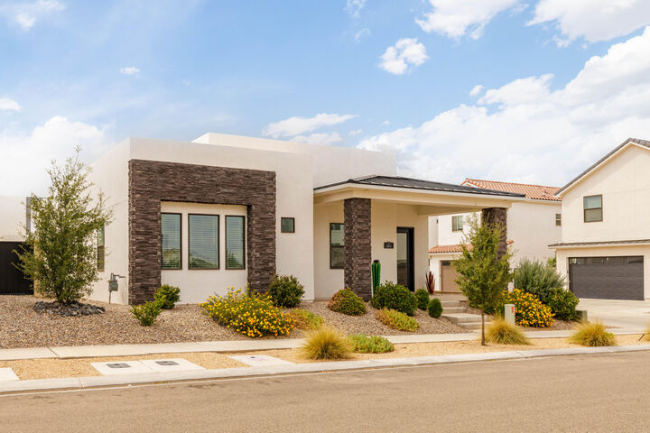 Property Photo: 5806 S Garnet Dr UT 84790