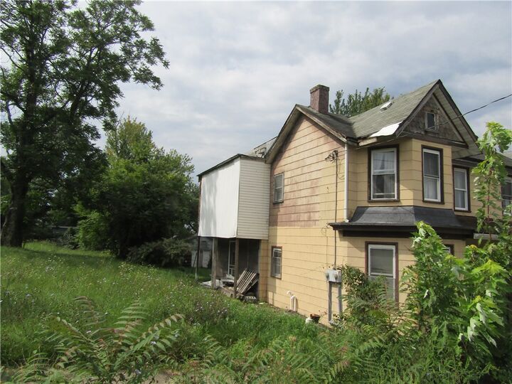 Property Photo:  140 Walnut St  PA 15401 