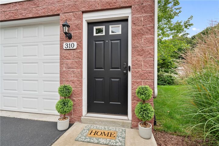 Property Photo:  310 Creekview Ln  PA 15071 