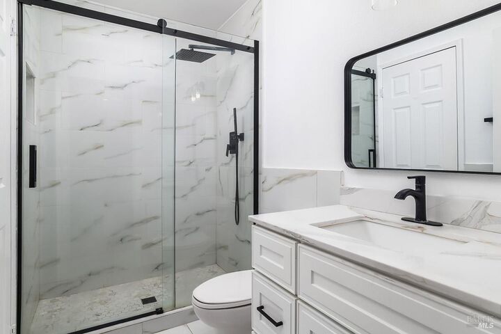 Property Photo: 10 Professional Center Parkway 14 CA 94903