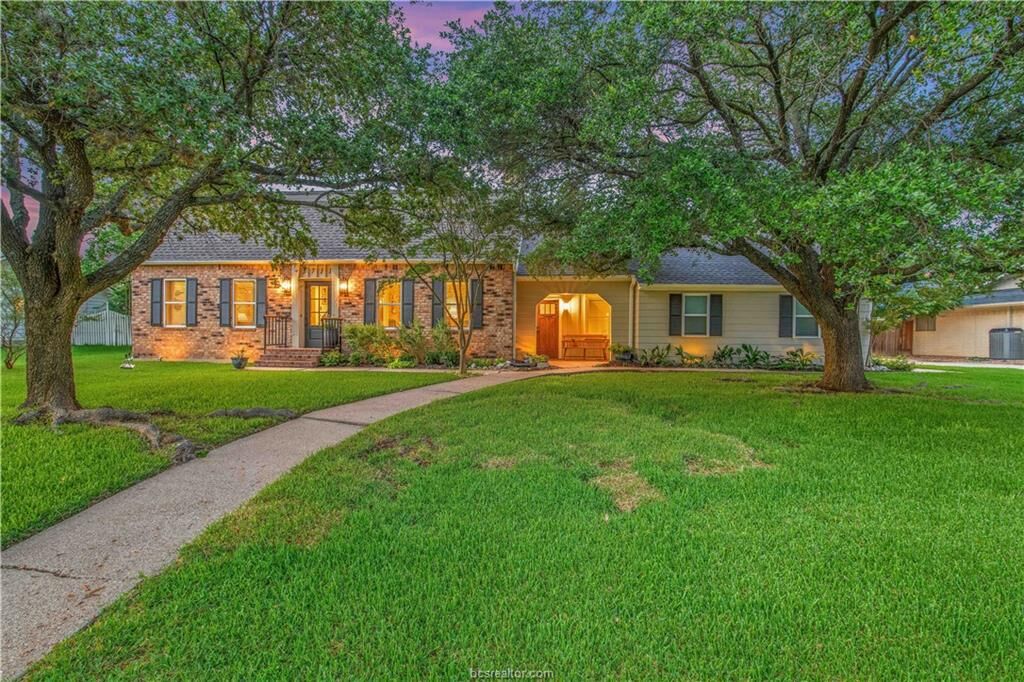 Property Photo:  3711 Sunnybrook Lane  TX 77802 