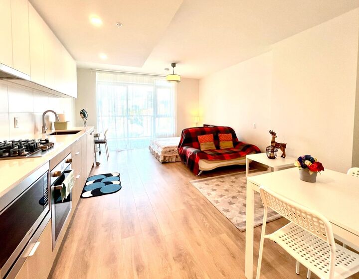Property Photo:  318 Alderson Avenue 2210  BC V3K 0J1 