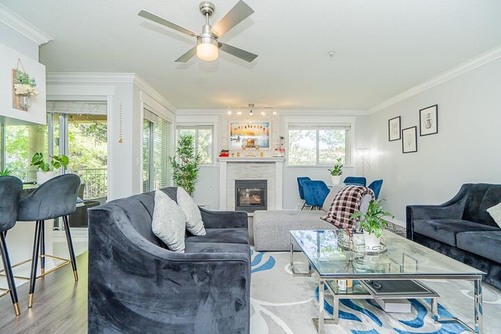 Photo de la propriété:  13727 74 Avenue 313  BC V3W 0M7 