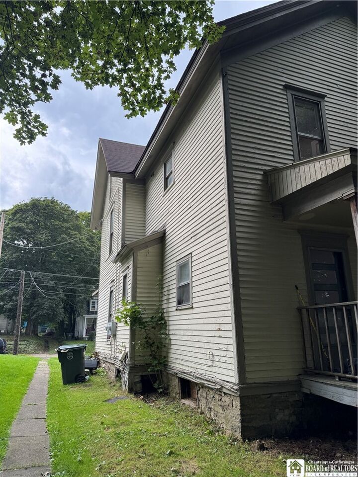 Property Photo:  275-277 S Main Street 275  NY 14701 