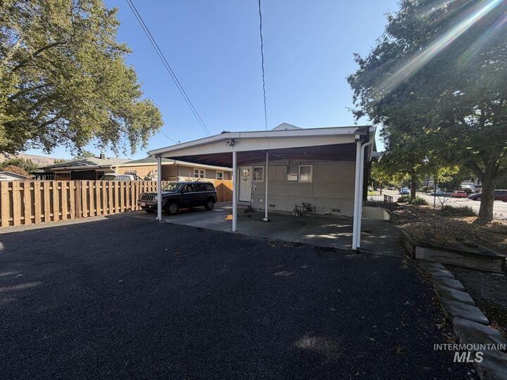 Property Photo: 1028 8th Street ID 83501