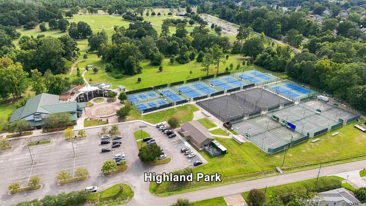 Property Photo:  713 Highland Knoll Ct  LA 70810 