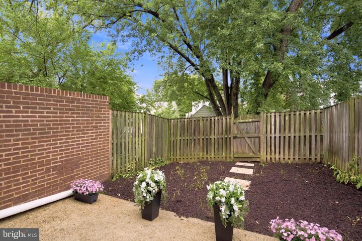 Property Photo: 2413 9th Street S VA 22204