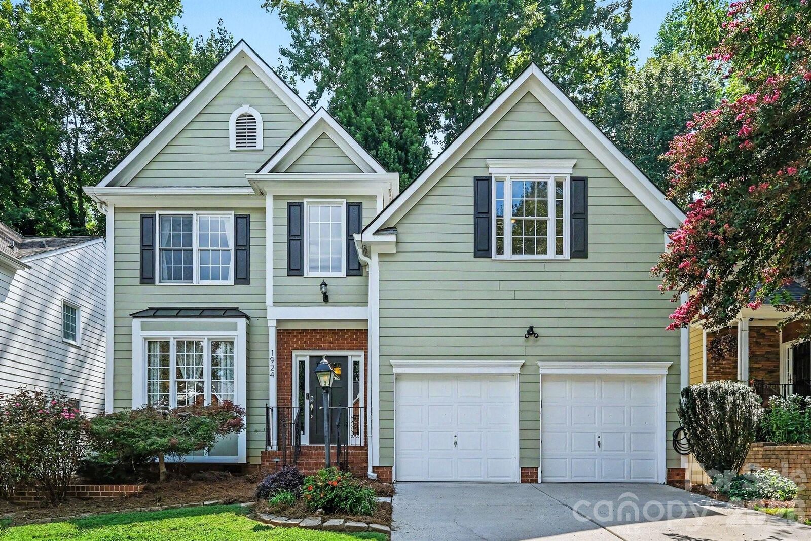 Property Photo:  1924 Dearmon Drive  NC 28205 
