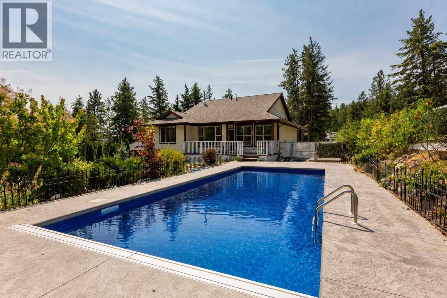 Photo de la propriété: 750 Firwood Road BC V1Z 3V5