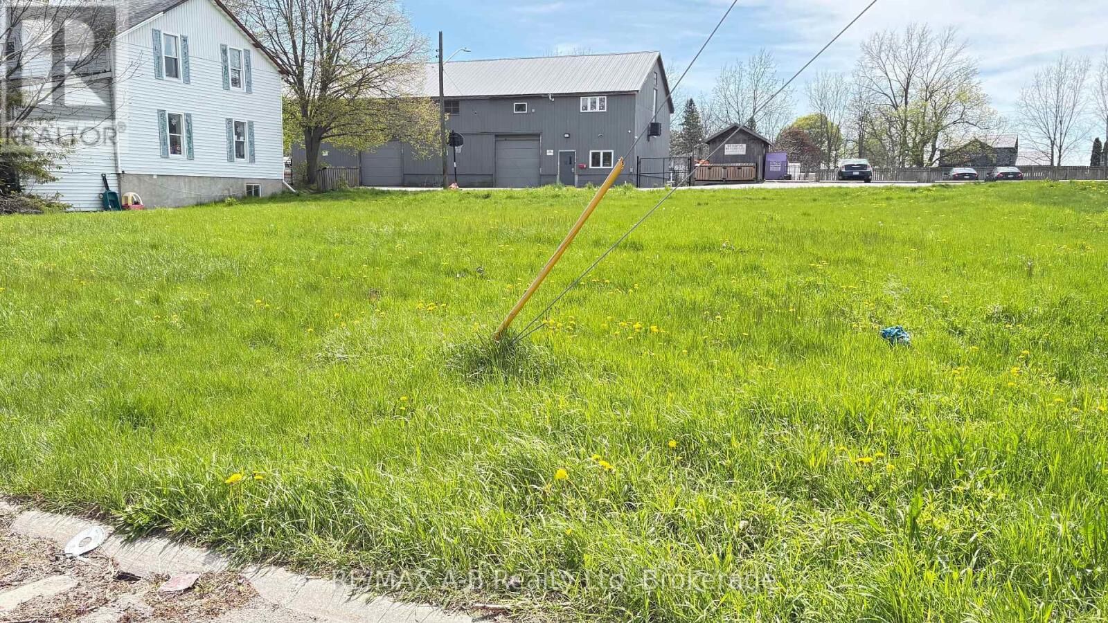 Property Photo:  6 Brydges Street East  ON N3L 1K1 
