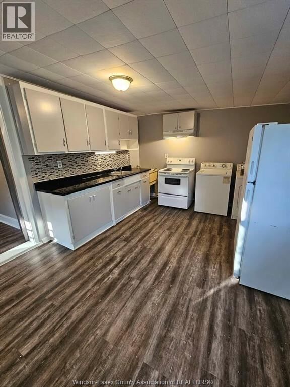 Property Photo:  4275 Wyandotte East 2  ON N8Y 1G8 