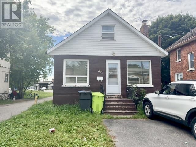 Property Photo:  37 Albert St E  ON P6A 2H7 