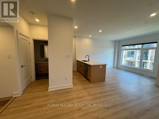 Property Photo:  292 Vine Street  ON L2M 0E1 