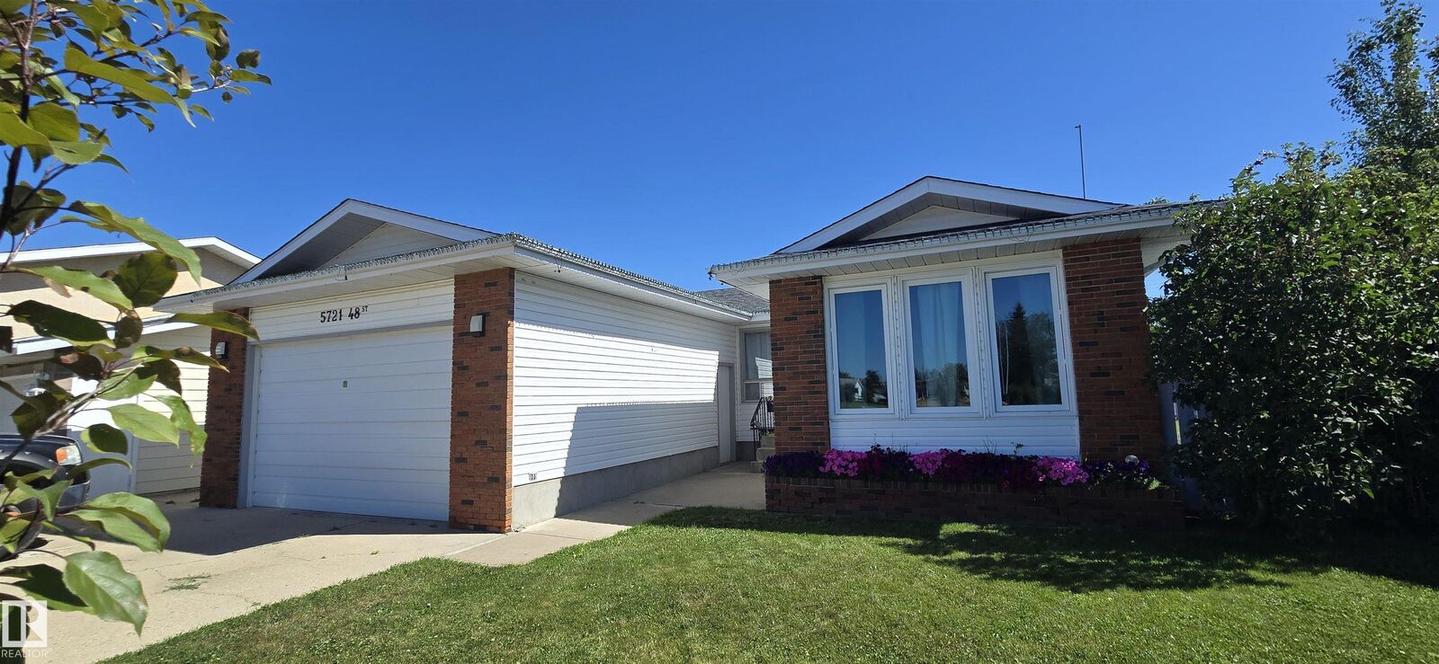 Property Photo:  5721 48 Street  AB T9C 1G9 