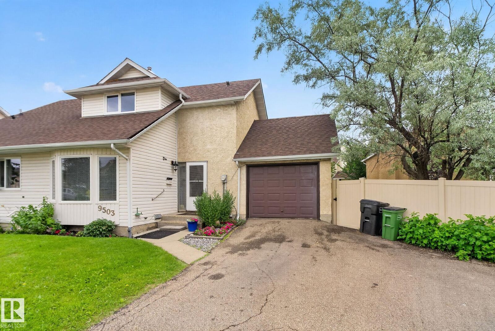 Property Photo:  9503 180A Street NW  AB T5T 2Z4 