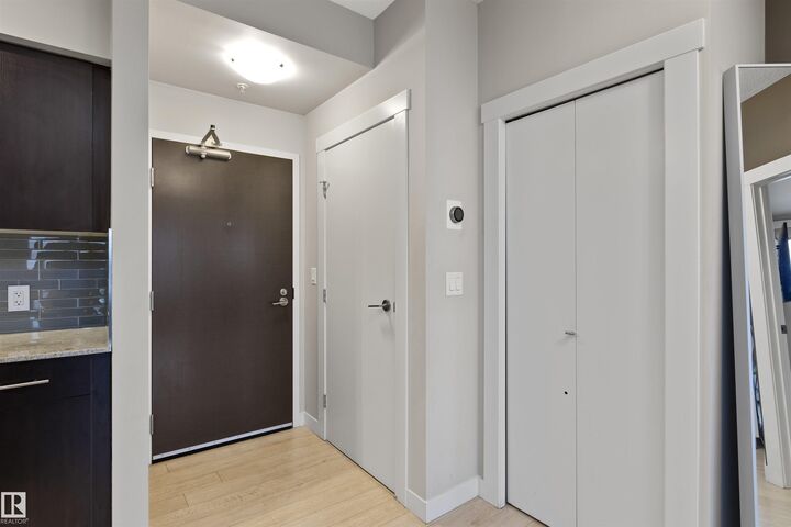 Property Photo: 10226 104 Street NW 905 AB T5J 1B8