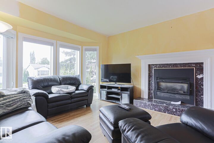 Property Photo:  4508 26 Avenue NW  AB T6L 5J1 