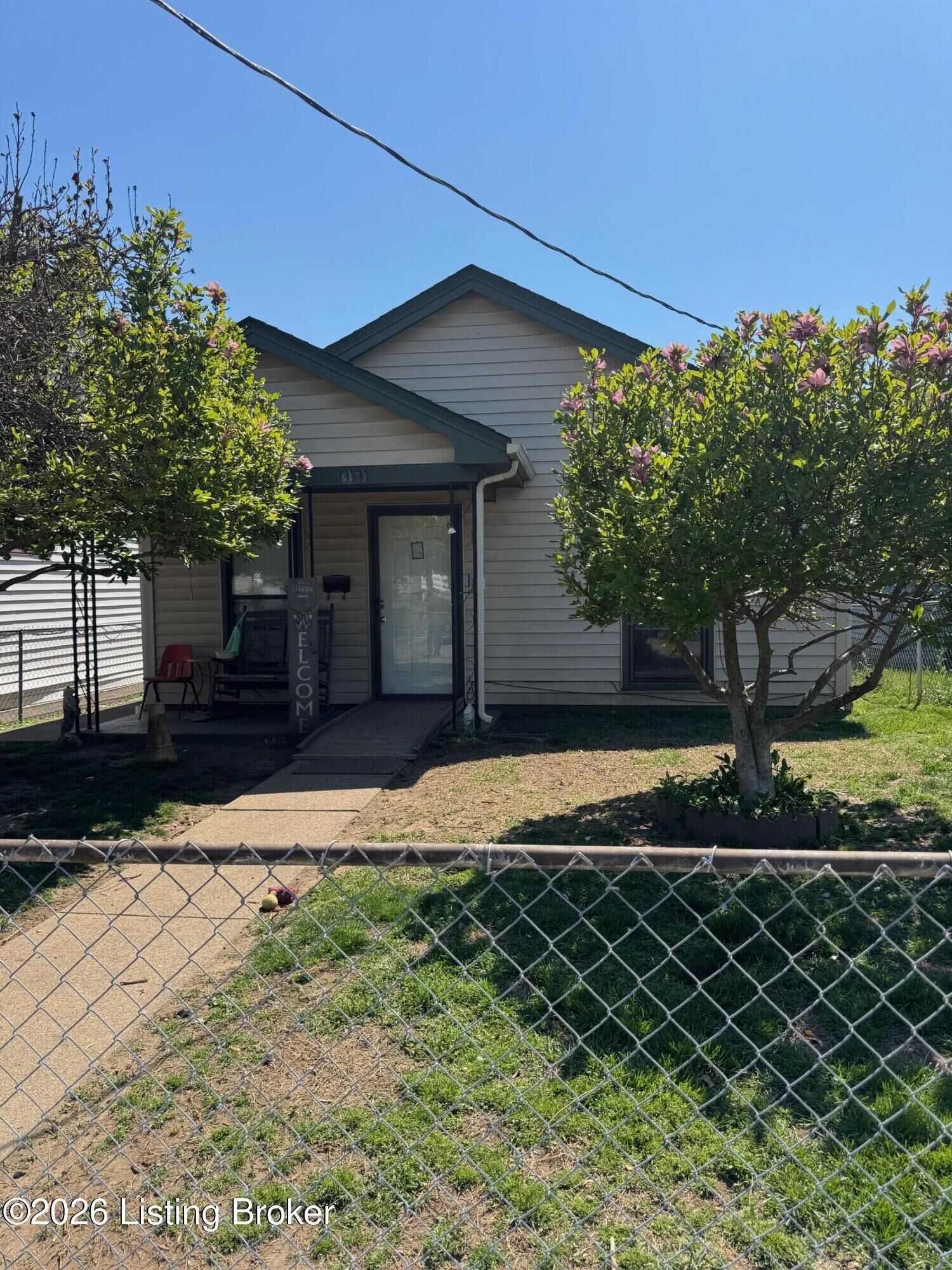 Property Photo:  2620 Rowan St  KY 40212 