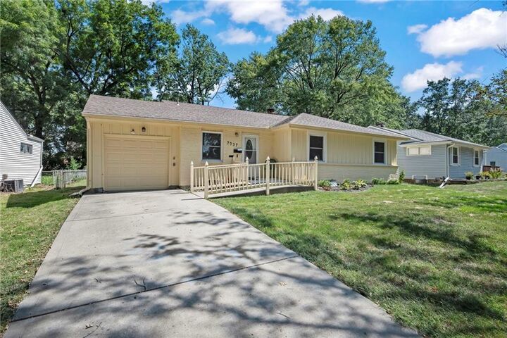 Property Photo: 7937 Pennsylvania Avenue MO 64114