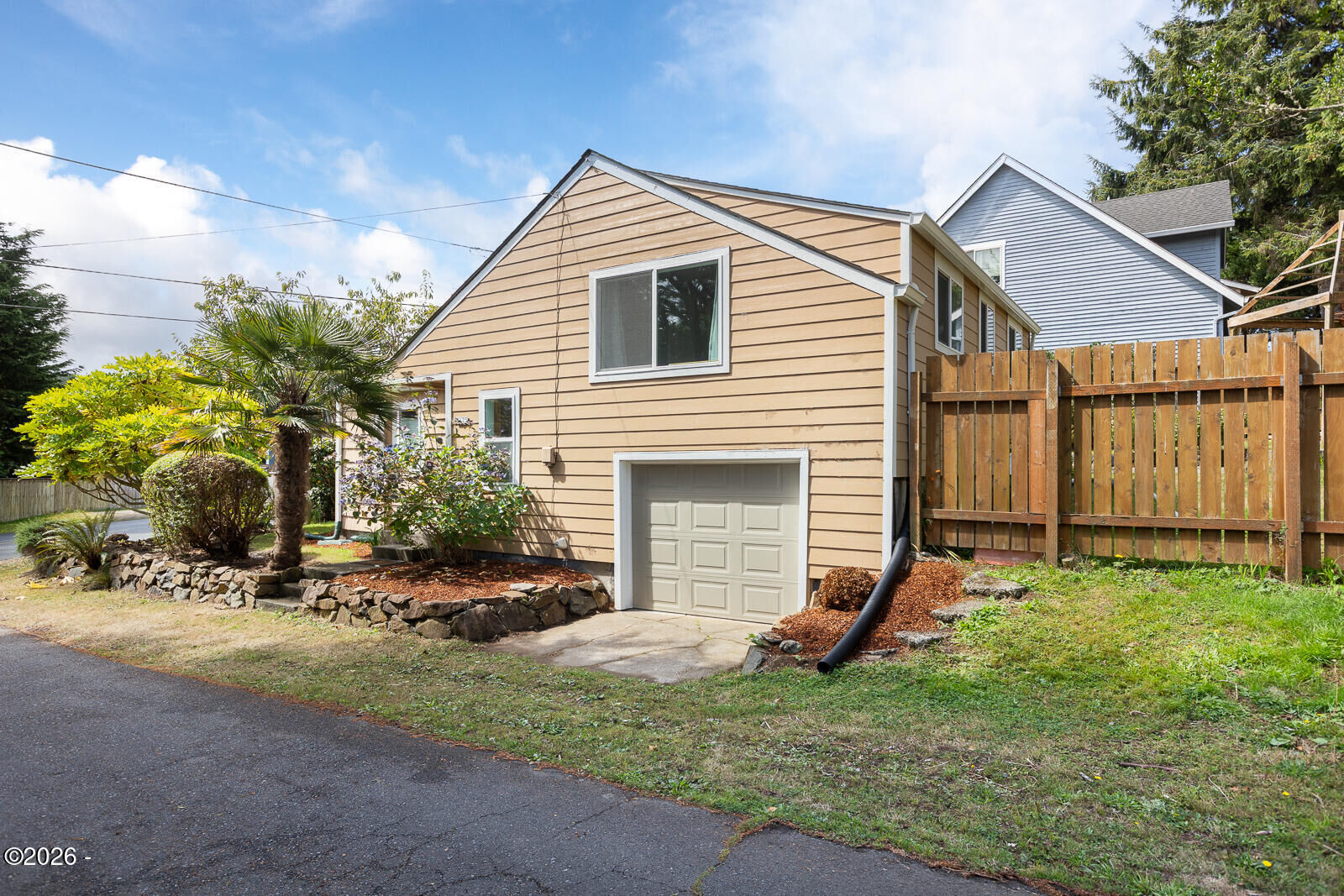Property Photo:  1125 SW Galley Avenue  OR 97367 