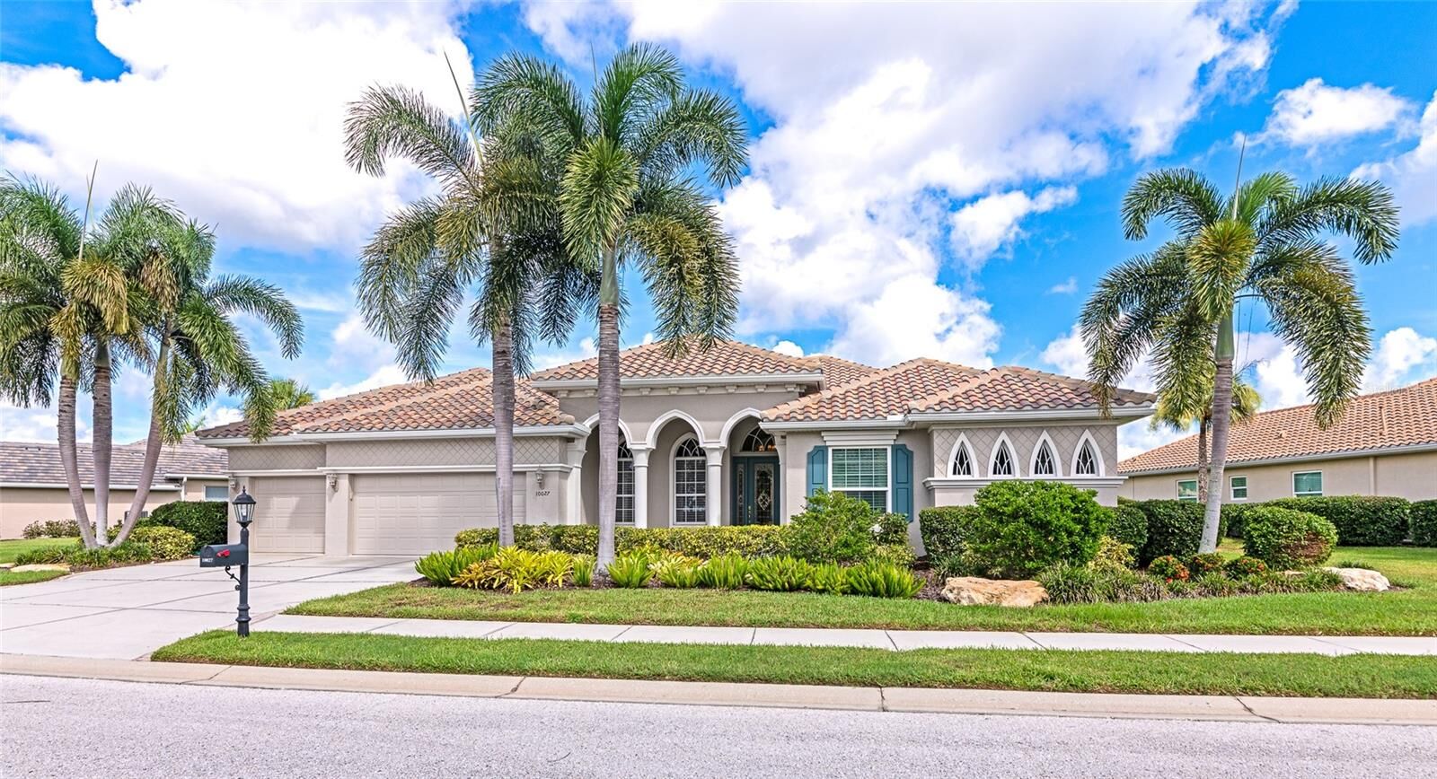 Property Photo:  