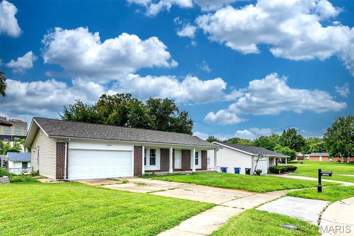 Property Photo: 2206 Outlook Drive MO 63136