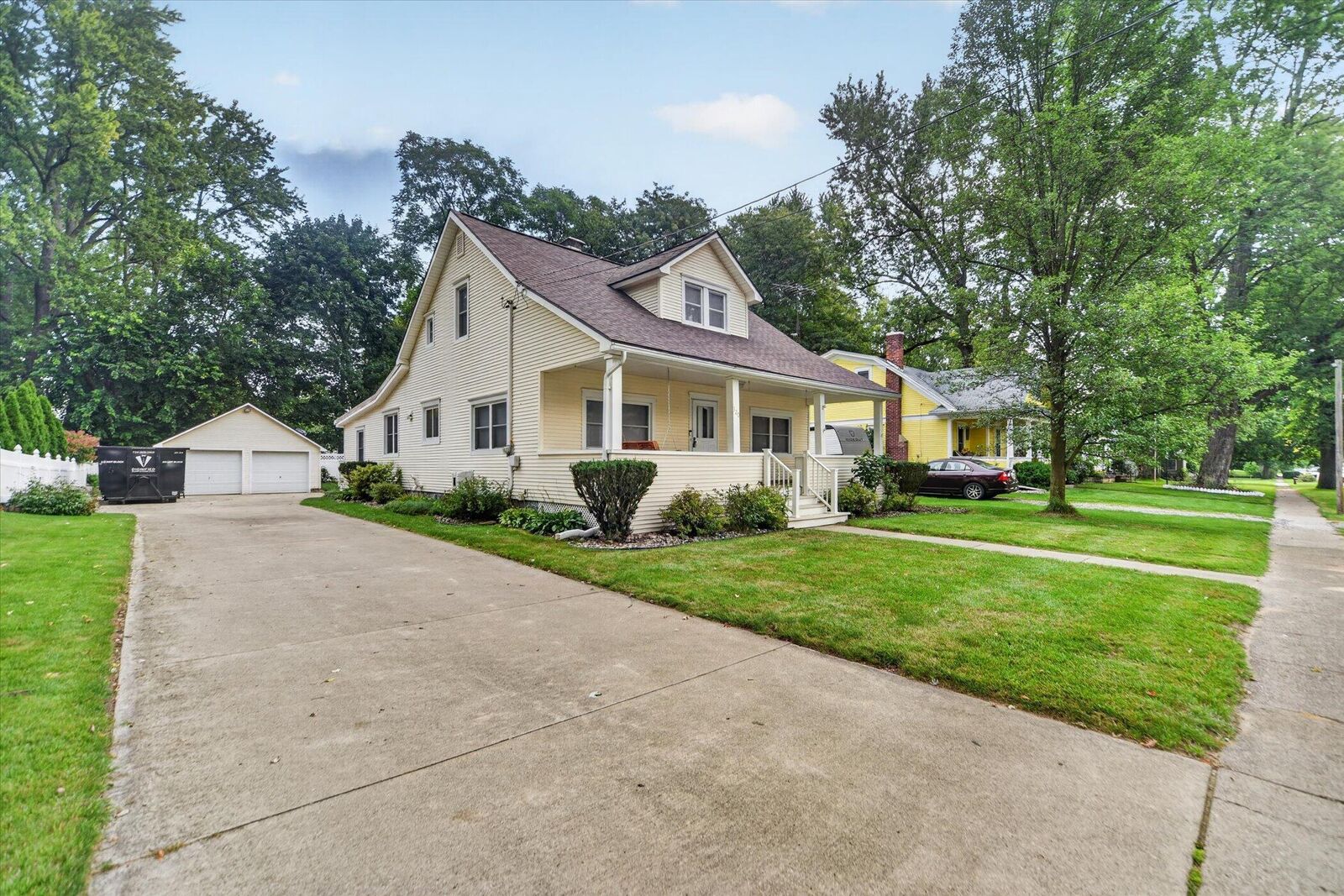 Property Photo: 320 W Elizabeth Street MI 49285