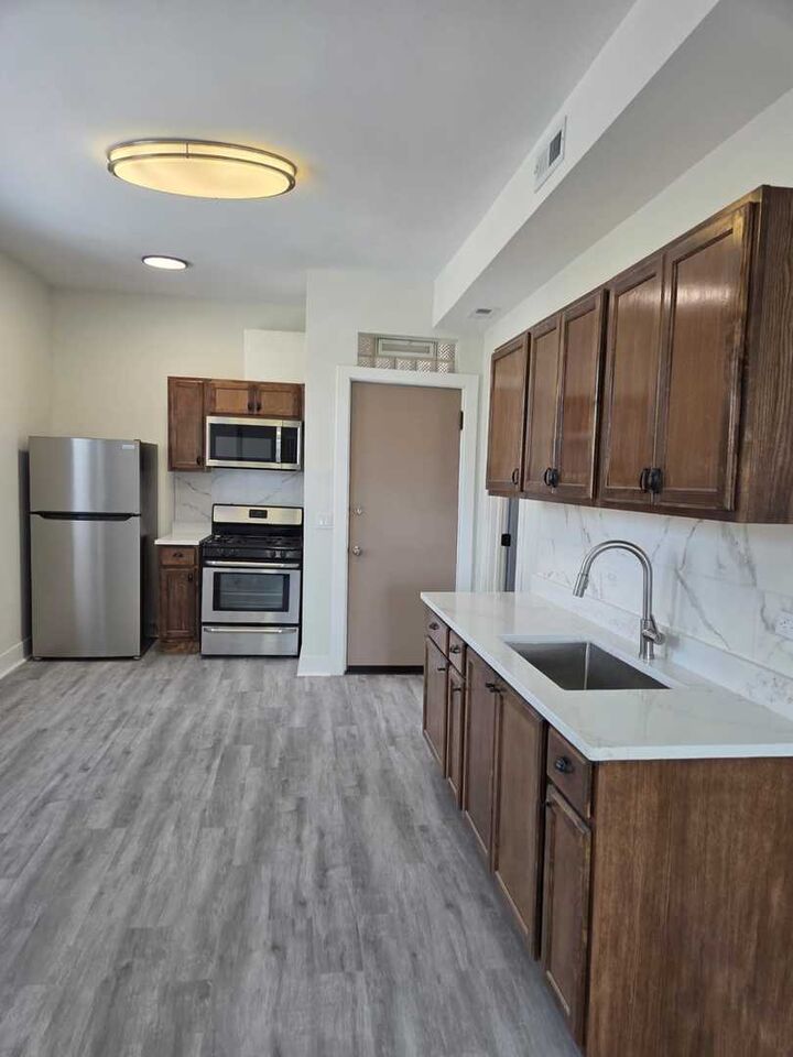 Property Photo: 6207 S Bishop Street 2 IL 60636