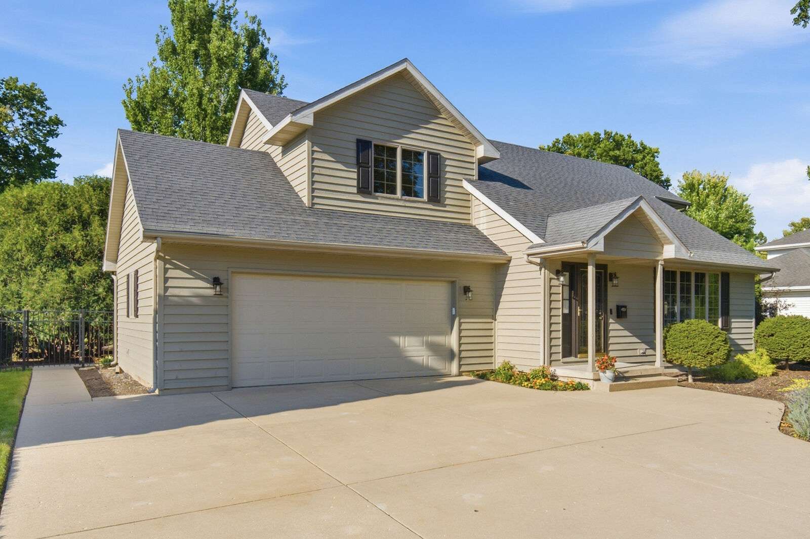 Property Photo: 701 Edwards Avenue IL 61301
