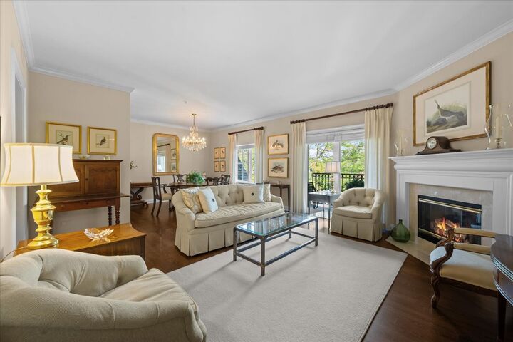 Property Photo:  153 E Laurel Avenue 202  IL 60045 
